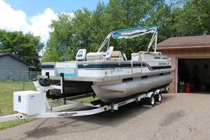 lot 360 image: Starcraft Starfish 200 11-Passenger Pontoon Boat 20ft. With Caravan Classic Dual Axle Trailer 30ft.