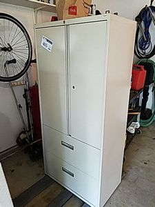 lot 405 image: File Cabinet 2-Drawer 2-Door