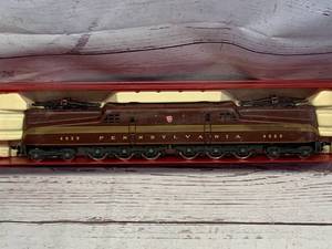 lot 13 image: Vintage Rivarossi 4929 Pennsylvania GGI Electric Locomotive