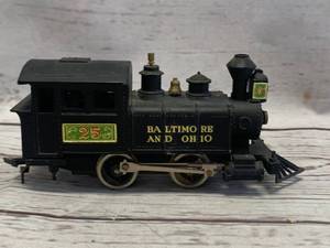 lot 16 image: Baltimore & Ohio 25 Teakettle Train (heavy)
