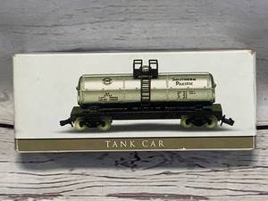 lot 17 image: Southern Pacific Tank Car (New Old Stock in Box)
