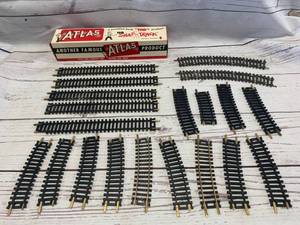 lot 18 image: Vintage Atlas Model Railroad Track