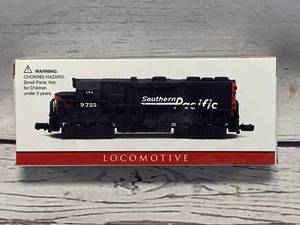 lot 27 image: Southern Pacific 9725 Locomotive in Box