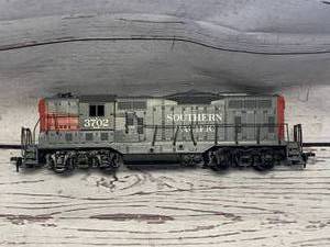 lot 28 image: Southern Pacific Diesel 3702 Locomotive