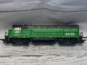 lot 33 image: Vintage Burlington Northern Locomotive #5450