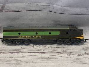 lot 39 image: Vintage Rivarossi Northern Pacific Train
