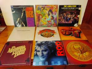 Eighteen 33 Records Mainly from 60s and 70sMisc Records Including Lou Rawls, Bread, Air Supply Etc