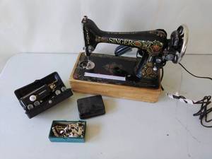 VINTAGE Singer Sewing Machine