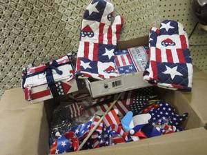 lot 58 image: Box Full of Patrotic Oven Mitts Fla...