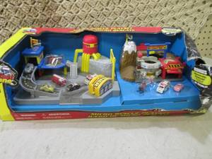 lot 68 image: Fast Lane Micro Rescue Playset  EW5...