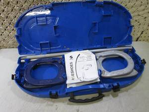 lot 70 image: Metal Horseshoe Set in Carry Case  ...