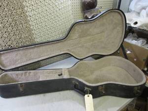 lot 102 image: Vintage Acoustic Guitar Hard Case G...