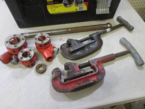 lot 111 image: Pipe Cutting and Threading Tools in...