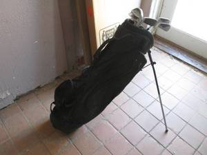 lot 124 image: Golf Bag with Assorted Golf Clubs  ...