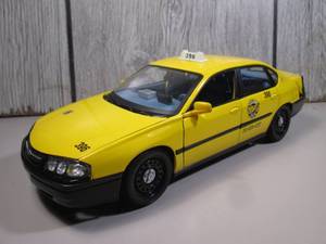 lot 127 image: Maisto Die Cast 2000 Cherolet Impal...