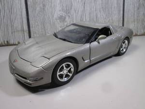 lot 131 image: Hot Wheels Die Cast 2000 Corvette 1...