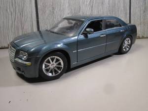 lot 136 image: Maisto Die Cast Chrysler 300C Hemi ...
