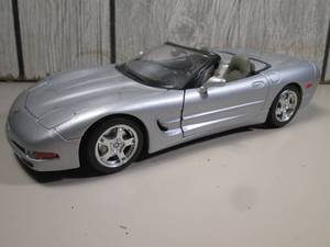 lot 153 image: Burago 1997 Chevrolet Corvette C5 M...