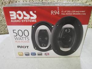 lot 217 image: Pair Boss R94 500 Watt 6 x 9 Spea...