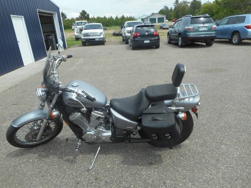 lot 4 image: 2004 Honda Shadow VLX 600
