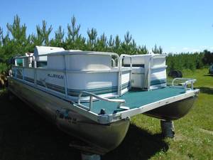 lot 2 image: 2001 Odyssey Millennium 1805 20 Pontoon
