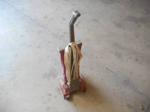 lot 9 image: Hoover Elite 600 Vacuum