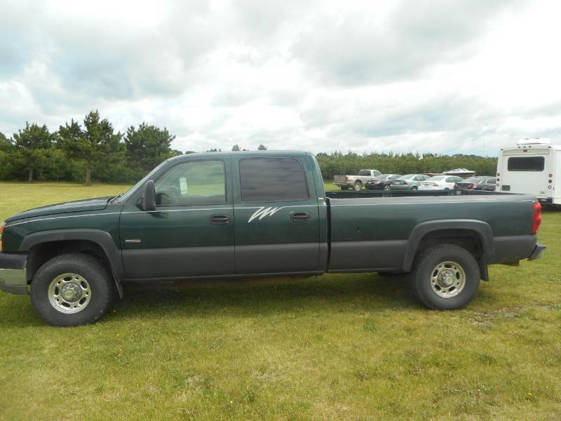 lot 2 image: 2003 Chevy Silverado 2500 HD 4x4 Diesel