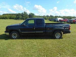 lot 4 image: 2005 Chevy Silverado 1500 4x4