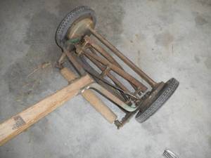 lot 9 image: Push Reel Mower