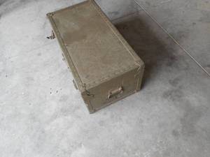 lot 18 image: Metal Army Chest