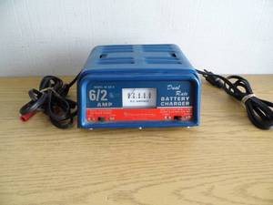 lot 4 image: Dual Rate Battery Charger