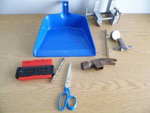 lot 5 image: Tools - Dustpan