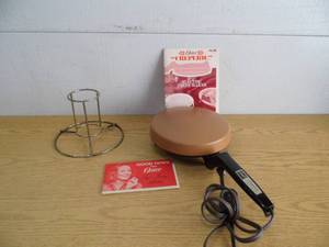 lot 9 image: Crepe Maker - Chicken Cooker