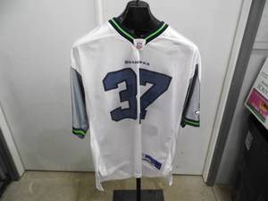 lot 39 image: Seahawks Jersey