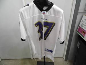 lot 49 image: Raven Jersey