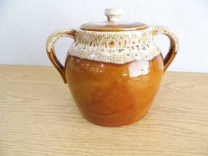 lot 57 image: McCoy Bean Pot
