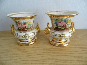 lot 64 image: Lot of 2 Painted Urns