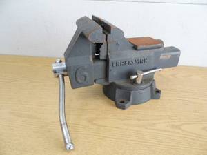 lot 77 image: Craftsman Vise