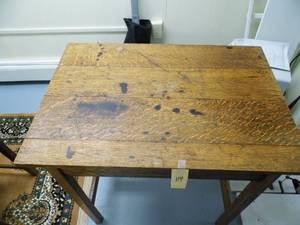 lot 114 image: Oak Table