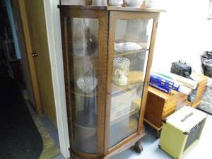 lot 116 image: Antique Curio Cabinet