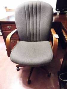 lot 138 image: Desk Chair