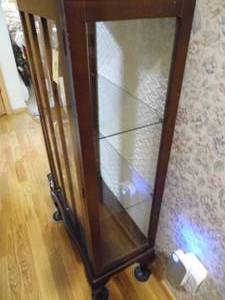 lot 139 image: Antique Curio Cabinet