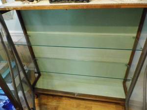 lot 147 image: Antque Curio Cabinet