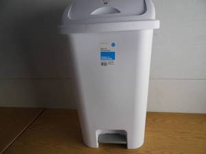 lot 153 image: New Garbage Can