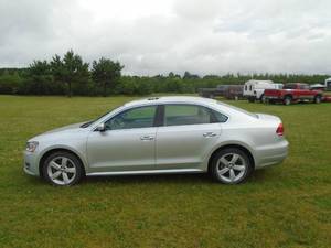 lot 3 image: 2013 Volkswagen Passat TDI SE