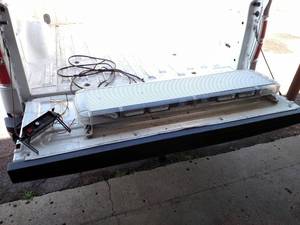 lot 6 image: Whelen SL8ERRBB Light Bar with Cont...