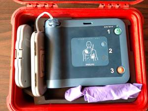 lot 17 image: Philips Heartstart Defibrillator...