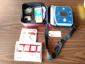 lot 18 image: Philips Heartstart Defibrillator...