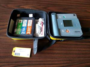 lot 20 image: Laerdal Heartstart FR Defibrillator...