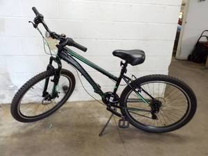 lot 3010 image: Schwinn Womens Sidewinder 21-Speed Trail Bike